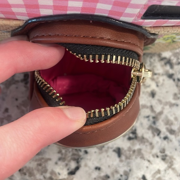 BJ camera crossbody 📷 👛 ✨ - Picture 8 of 9